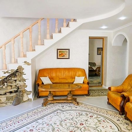 Kiki'S Villa Codru ภายนอก รูปภาพ
