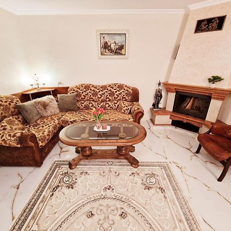Kiki'S Villa Codru ภายนอก รูปภาพ