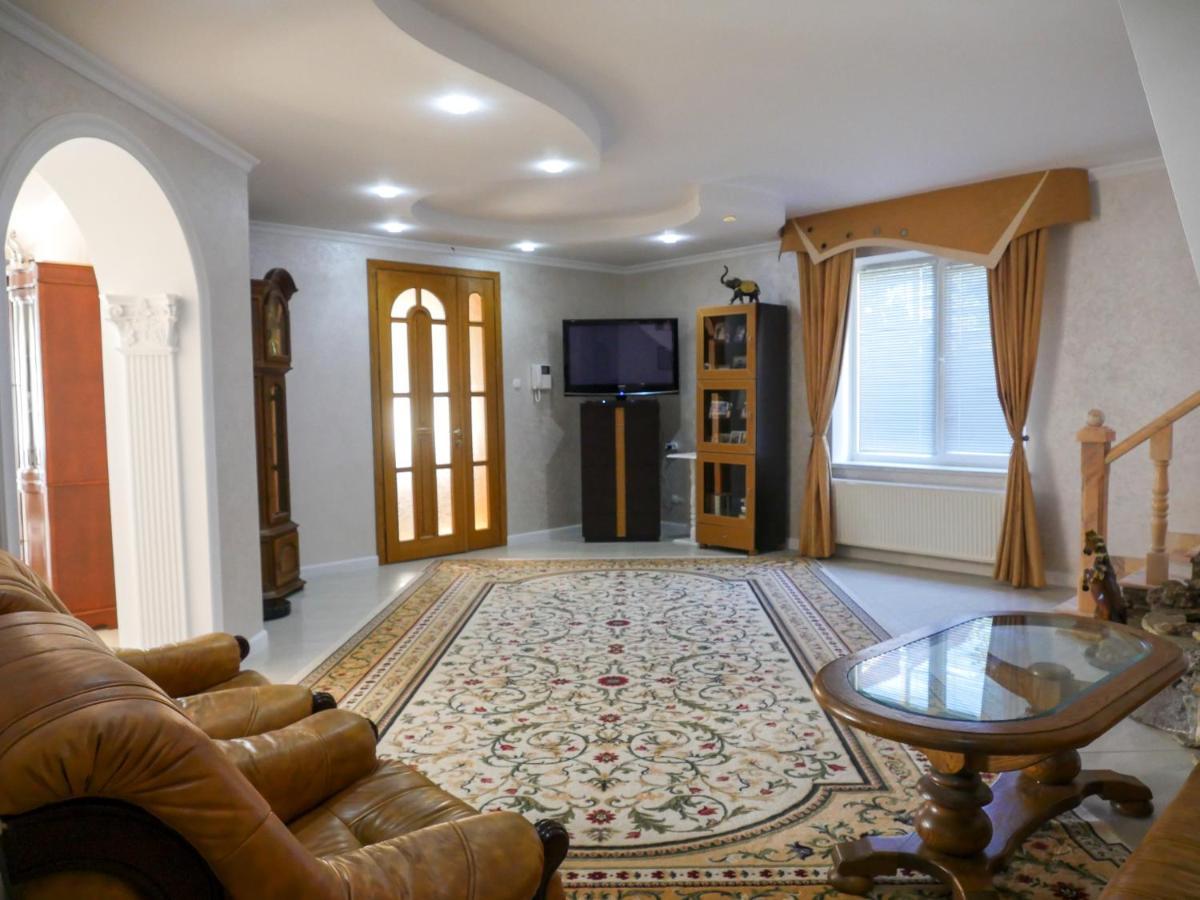 Kiki'S Villa Codru ภายนอก รูปภาพ